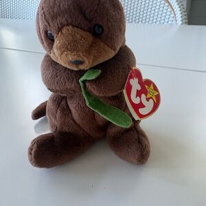 Ty Beanie Baby Seaweed Otter Plush with Leaf-1996- PVC Pellets